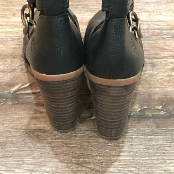 Timberland Dennett Buckle Ankle Boot - Picture 6 of 9